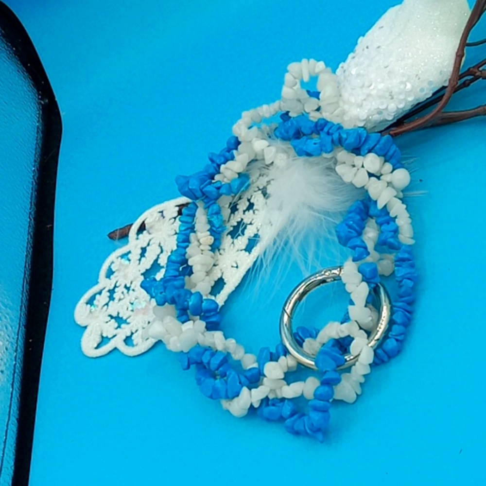 Turquoise and white chip beads necklace